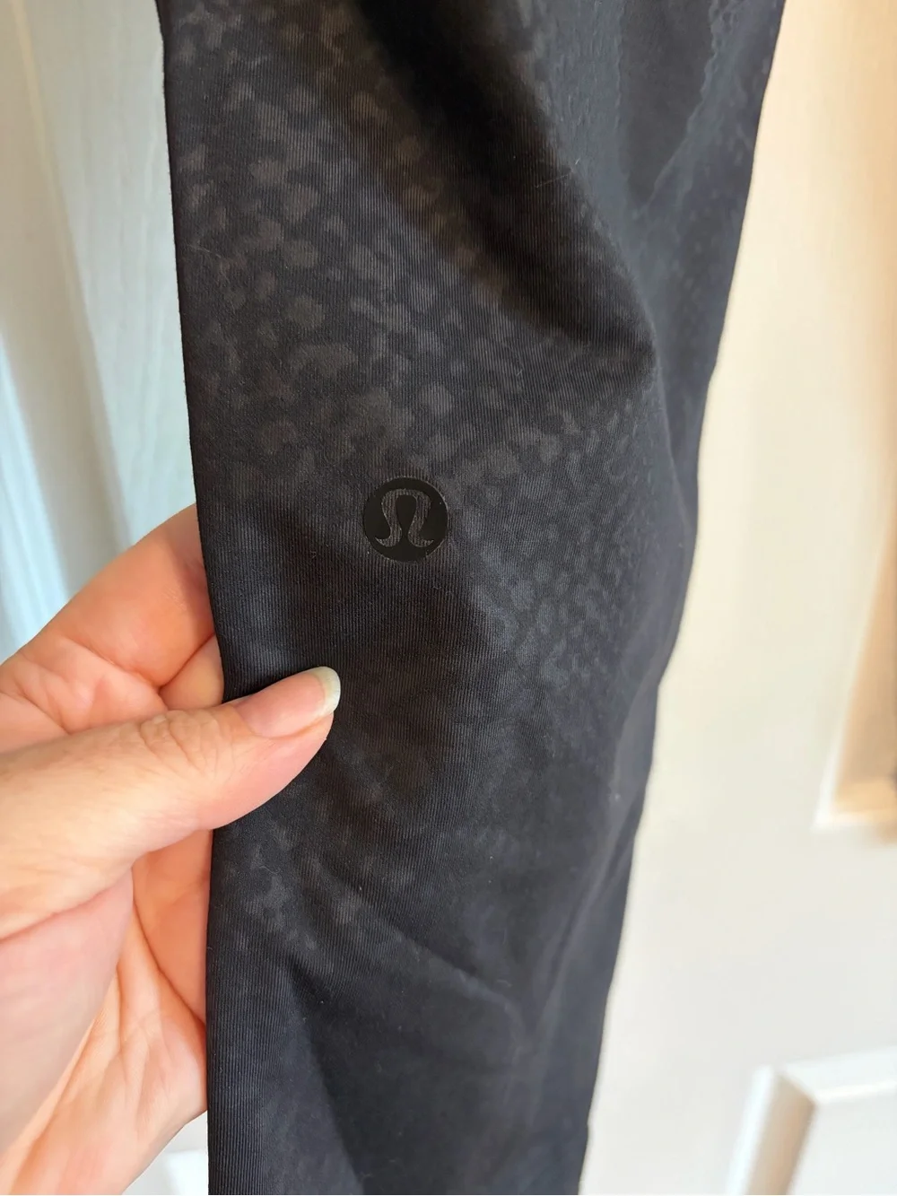 Lululemon Jet Crop Slim Pants 2 Black Desert Snake Embossed Luxtreme Drawstring